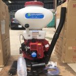 Máy phun thuốc trừ sâu, phun phân Tomikama HLC 26 – Bạn của nhà nông