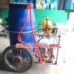 Máy phun thuốc trừ sâu đồng ruộng tự chế Hoàng Long có lô cuốn