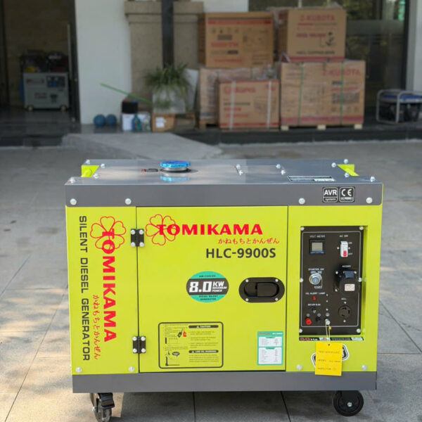 Moto dây đồng 100%.  Điện áp: 220V- 50Hz 
Công suất tối đa: 8 Kw 
Công suất định mức: 7,5 Kw
 Dung tích bình chứa nhiên liệu: 15L Dung tích nhớt bôi trơn: 1.65L
 Hệ thống khởi động đề , đồng hồ báo Vol điện tử, có cổng ra công nghệp
Loại động cơ 186FAE 
Dung tích xilanh: 418cc 
Hệ thống làm mát: Gió cưỡng bức OHV Dòng điện: 1 pha 
Trọng lượng: 170 Kg
Kích thước: 96cmx57cmx73cm 
Bảo hành 3 Năm