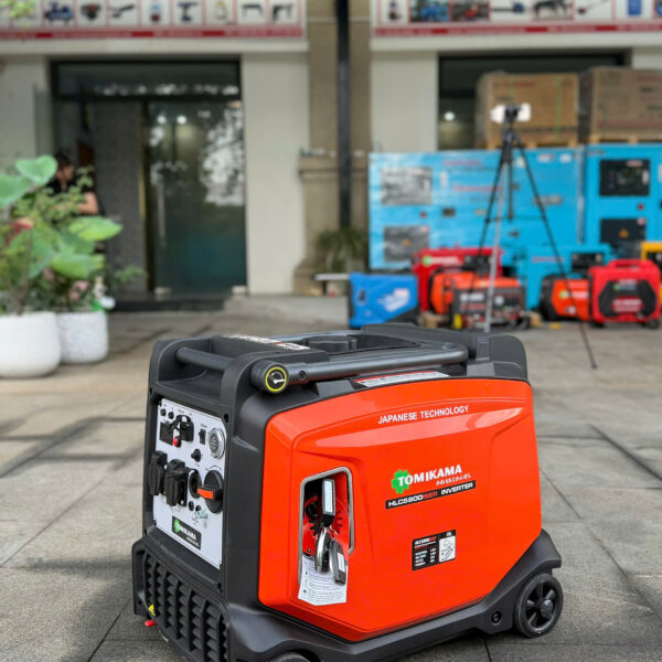5800 -Công suất tối đa :5KW
Công suất liên tục : 4,5KW
Moto dây đồng 100%. Điện áp: 220V- 50Hz
Kiểu động cơ 4 thì 172Fi làm mát bằng gió
-Siêu cách âm , siêu tiết kiệm nhiên liệu
-Khơi động đề nổ Star Stop . có điều khiển từ xa , giật nổ
-Có công DC, có cổng USB
-Có chế độ Eco tiết kiệm nhiên liệu
Dung tích bình xăng : 11 lít
Dung tích nhớt : 0,6 lít
Kích thước : 60.5cm X 48 X 52cm
Trọng lượng : 44KG